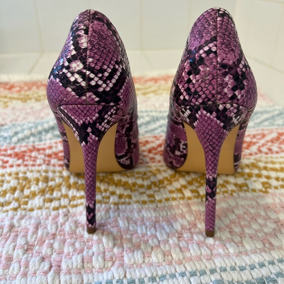 Liliana Purple Snake Skin Pumps size 7 - Picture 5 of 7